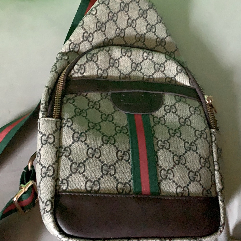 Beautiful Gucci bag hardly used excellent condition